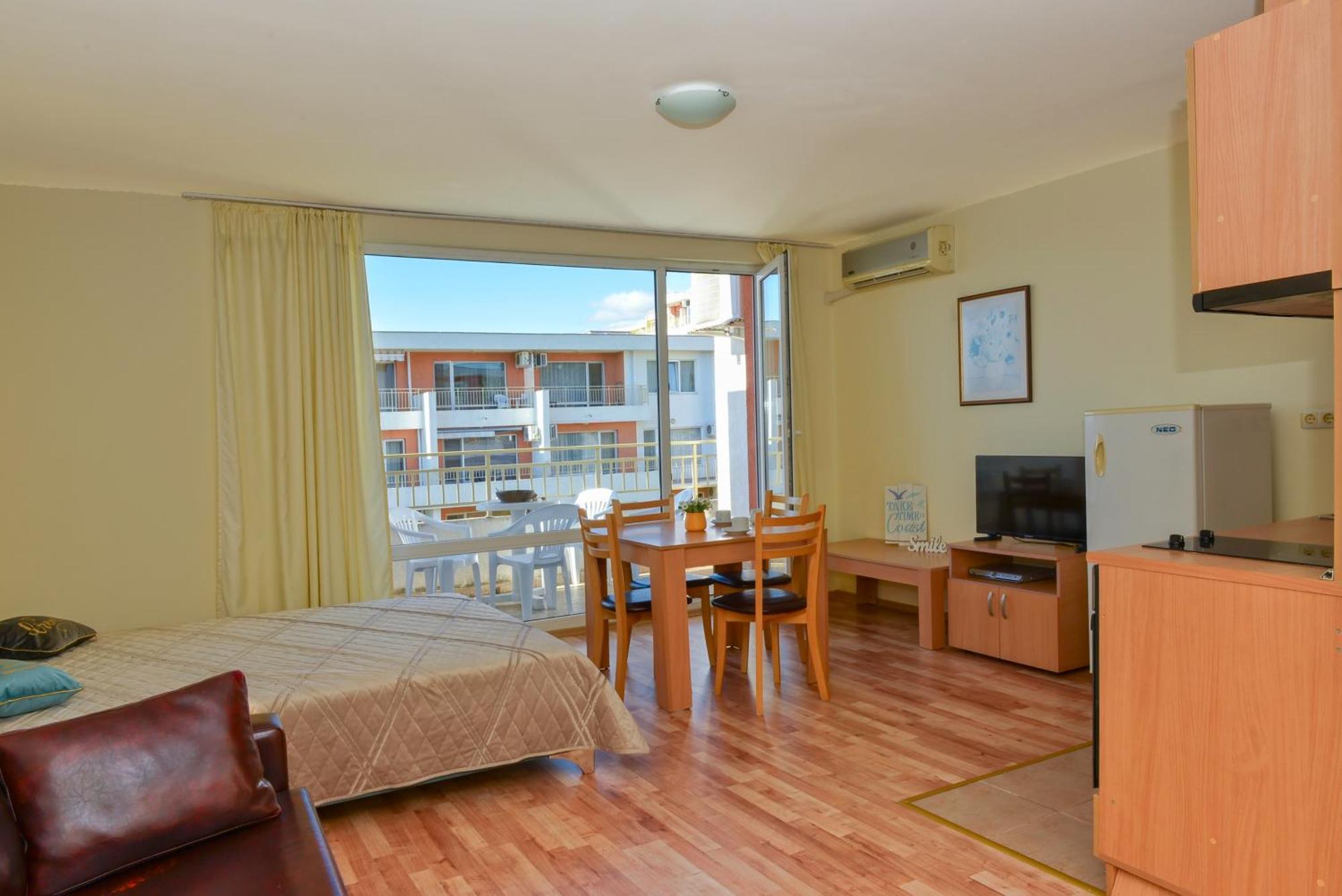 Crown And Imperial Apartments Свети-Влас Экстерьер фото