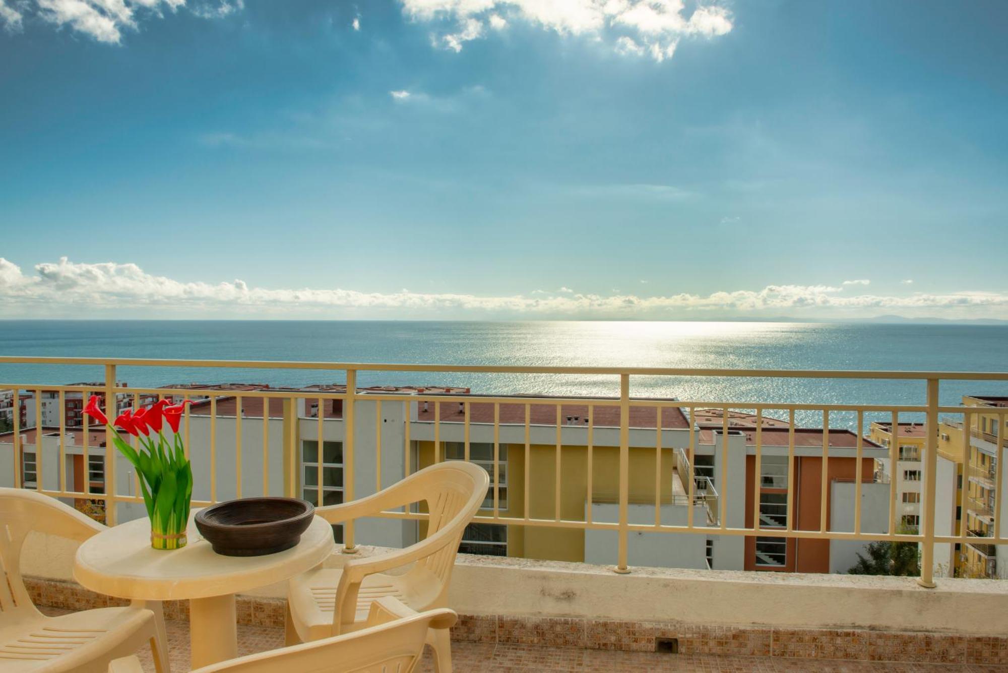 Crown And Imperial Apartments Свети-Влас Экстерьер фото